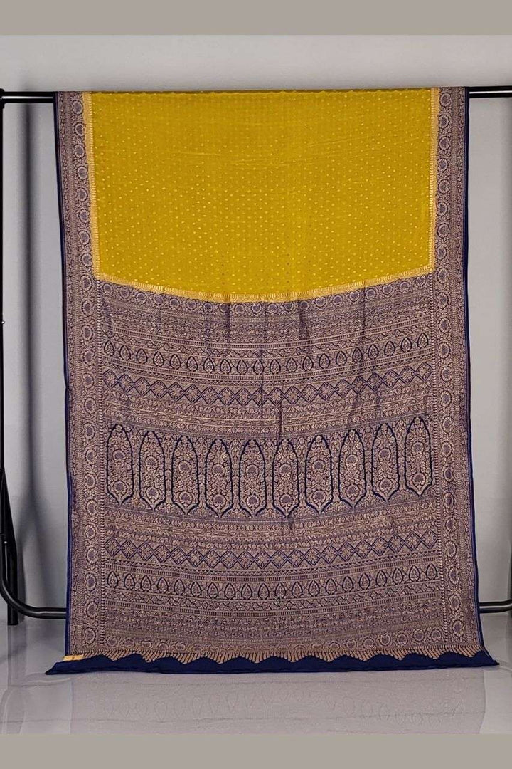 Khaddi Saree in Crepe Fabric With Contrast Blouse