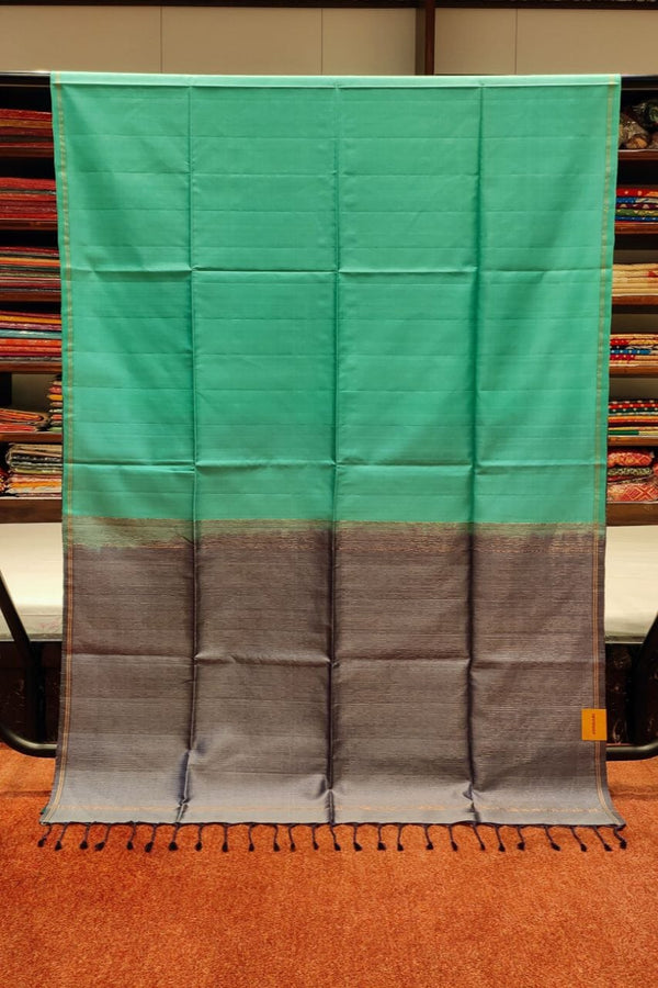 Malai Silk Saree With No Border In Light Green