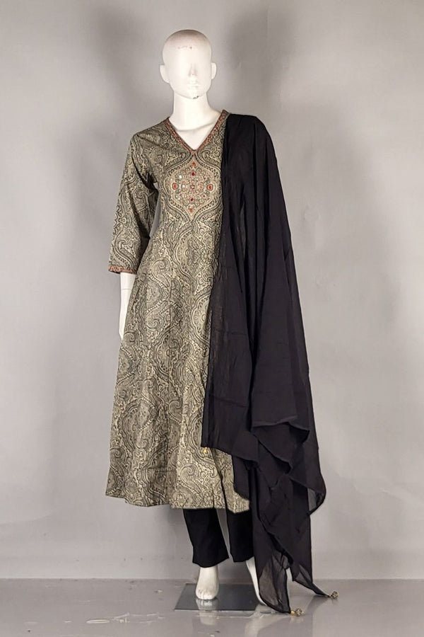 V- Neck Salwar Suit Set in Printed Cotton 