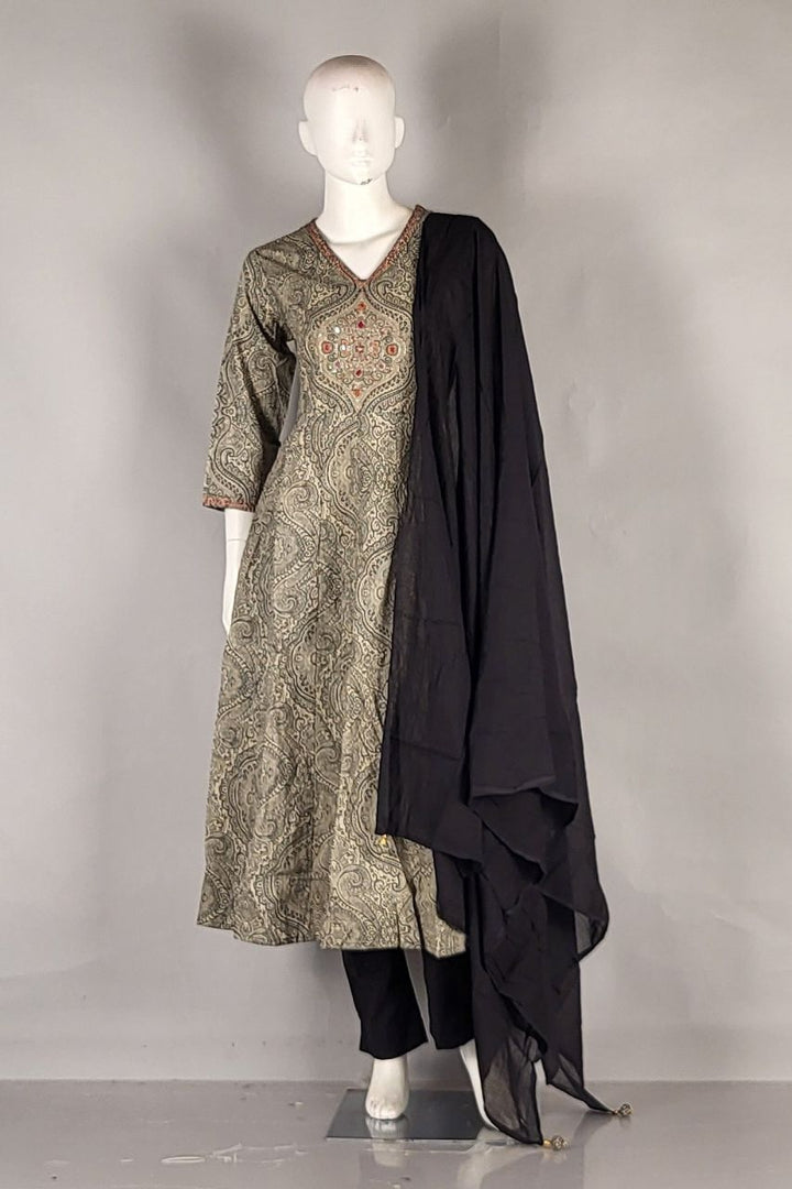 V- Neck Salwar Suit Set in Printed Cotton 