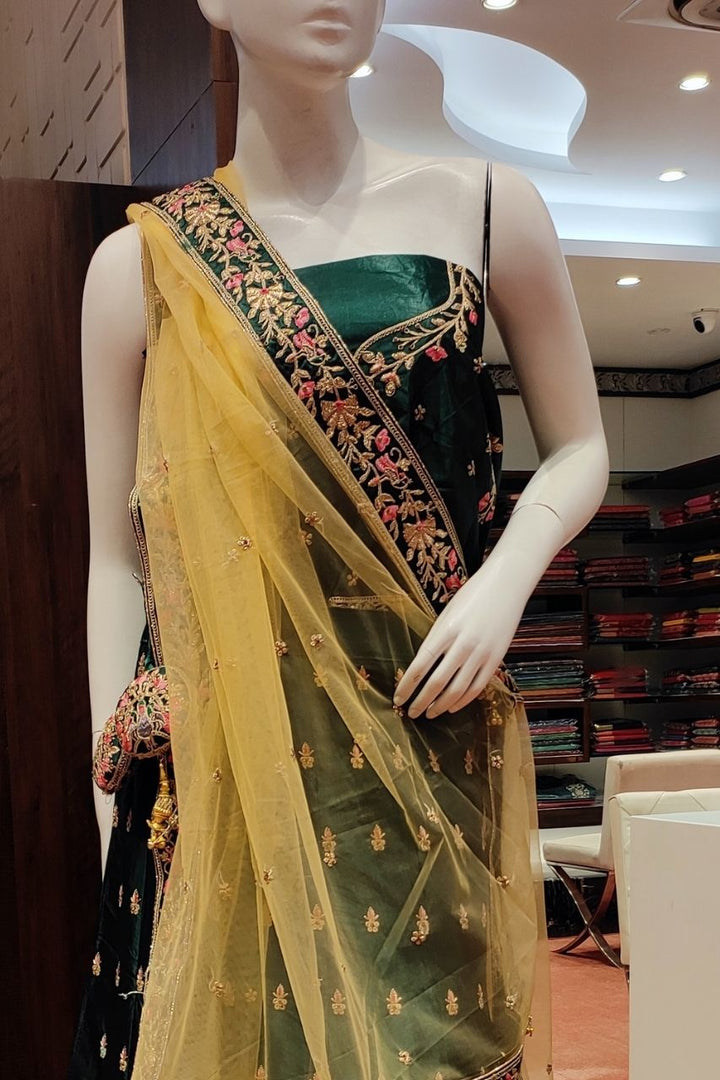 Lehenga Choli With Golden Thread Embroidered
