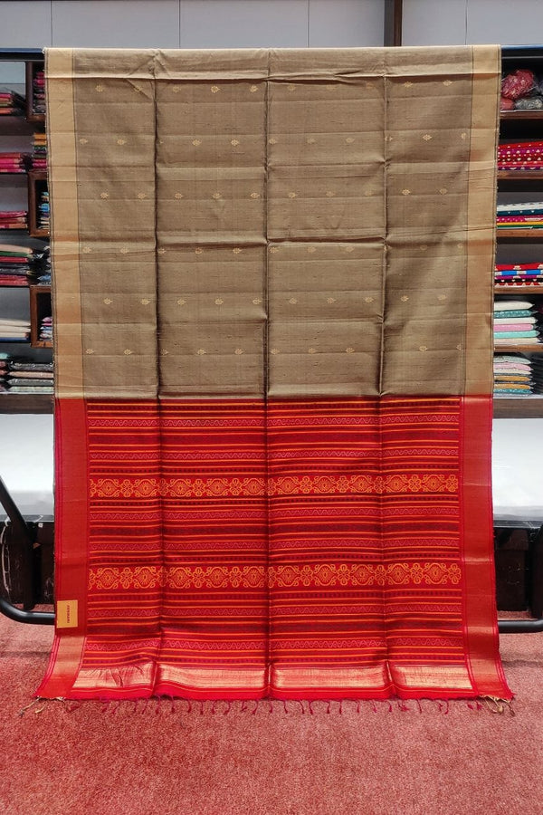 Matka Silk Saree With Contrast Red Pallu