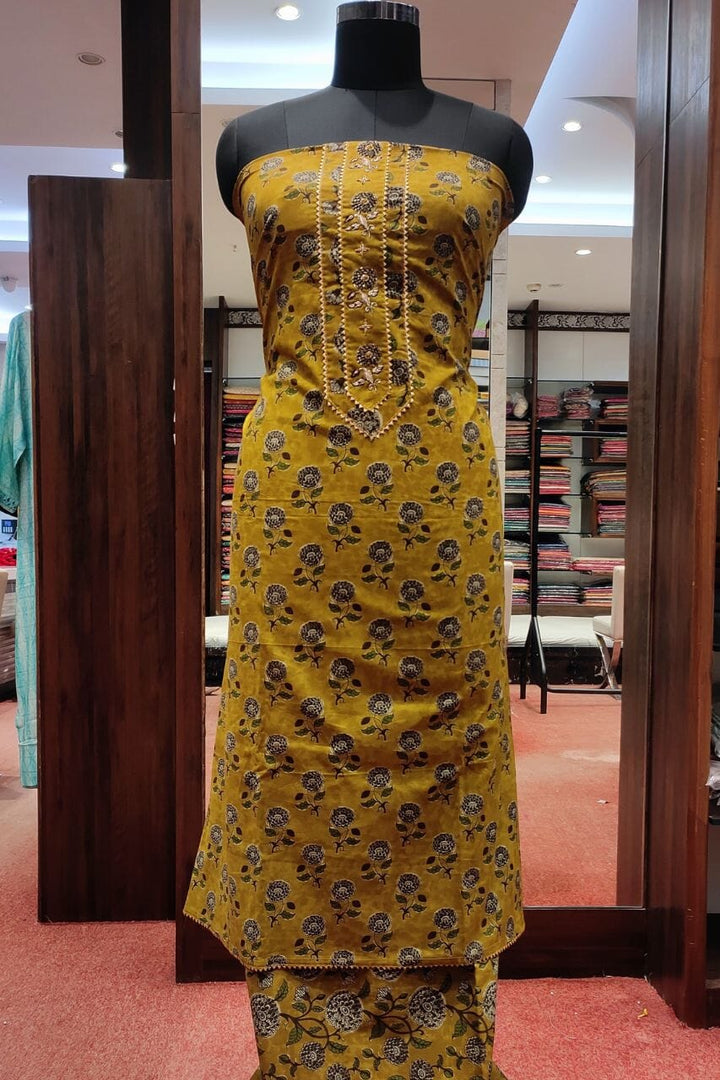 Suit Piece In Floral Printed